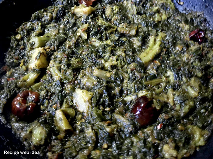 spinach broccoli saag | palak and broccoli ka saag | saag recipe